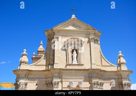 Vista frontale della Cattedrale entro la cittadella in Piazza Duomo, Victoria (Rabat), Gozo, Malta, l'Europa. Foto Stock