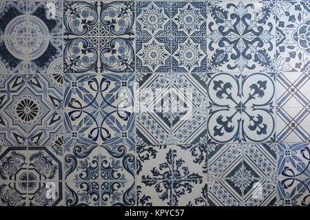 Vintage tradizionale di piastrelle ceramiche di design del Portogallo Foto Stock