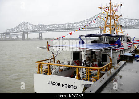 Il Guardacoste Giacobbe Poroo è ormeggiata fino a New Orleans per la nave della cerimonia di messa in funzione, venerdì 8 dicembre, 2017. La Sentinella di classe risposta veloce taglierina è homeported in Pascagoula, Mississippi, ma opererà in tutta la vasta area unica e della Guardia Costiera dell'Ottavo distretto. Coast Guard Foto Stock