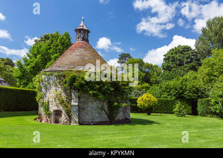 La circolare storico del XVI secolo colombaia a casa Athelhampton, Puddletown, Dorset, England, Regno Unito Foto Stock