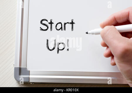 Start up scritto su whiteboard Foto Stock