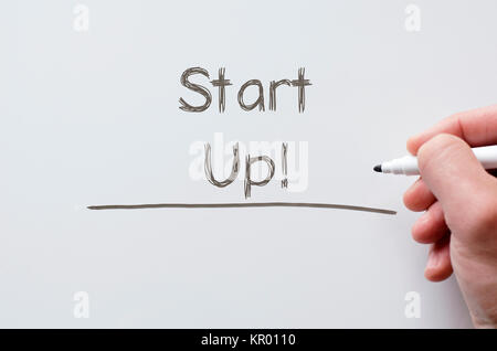 Start up scritto su whiteboard Foto Stock