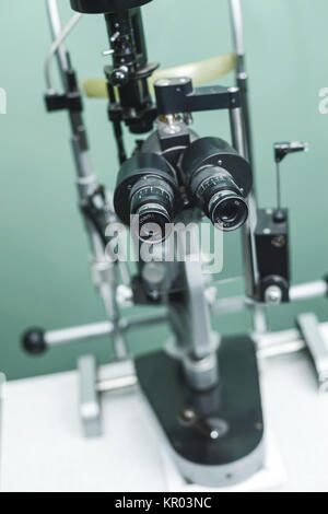 Medical all'ottico optometrista le attrezzature utilizzate per gli esami oculistici Foto Stock