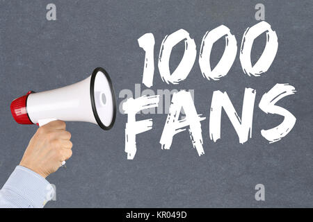 1000 fan piace social media network concetto di megafon Foto Stock