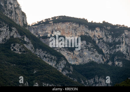 Il Santuario della Madonna della Corona, un santuario mariano a Ferrara di Monte Baldo, provincia di Verona, regione Veneto, Italia Foto Stock