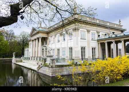 Facciata nord delle terme Palace nel Parco Lazienki, chiamato anche il palazzo sull'acqua e il palazzo sull'isola. Varsavia, Polonia Foto Stock