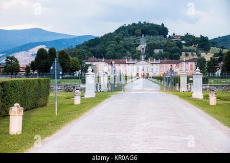 Villa Fenaroli Palace, una villa lombarda si trova a Rezzato in provincia di Brescia, Lombardia, Italia Foto Stock