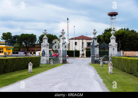 Villa Fenaroli Palace, una villa lombarda si trova a Rezzato in provincia di Brescia, Lombardia, Italia Foto Stock