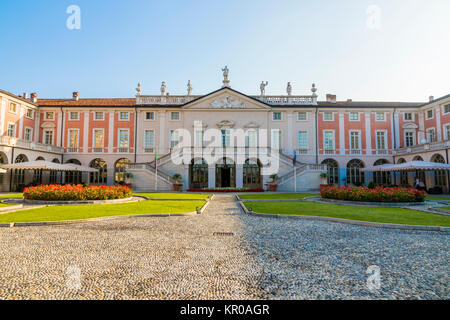 Villa Fenaroli Palace, una villa lombarda si trova a Rezzato in provincia di Brescia, Lombardia, Italia Foto Stock