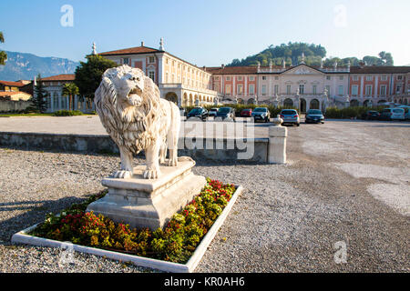 Villa Fenaroli Palace, una villa lombarda si trova a Rezzato in provincia di Brescia, Lombardia, Italia Foto Stock