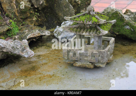 Thien mu pagoda o la pagoda della signora celeste hue vietnam Foto Stock