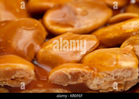 Turron bar di zucchero caramellato e mandorle sfondo alimentare Foto Stock