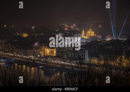 Fuochi d'artificio su Budapest, Ungheria Foto Stock