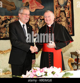 Papa Francesco con l' Austria il presidente Alexander Van der Bellen e sua moglie Doris Schmidauer durante una udienza privata in Vaticano con il Papa Francesco, Presidente Alexander Van der Bellen dove: Roma, Italia Quando: 16 Nov 2017 Credit: IPA/WENN.com * * disponibile solo per la pubblicazione in UK, USA, Germania, Austria, Svizzera** Foto Stock