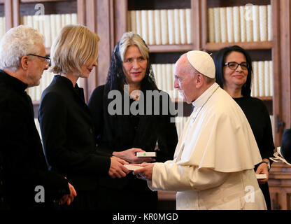 Papa Francesco con l' Austria il presidente Alexander Van der Bellen e sua moglie Doris Schmidauer durante una udienza privata in Vaticano con il Papa Francesco dove: Roma, Italia Quando: 16 Nov 2017 Credit: IPA/WENN.com * * disponibile solo per la pubblicazione in UK, USA, Germania, Austria, Svizzera** Foto Stock