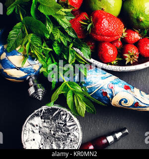 Hookah araba con sapore di fragole, lime e menta Foto Stock