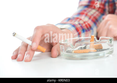 Donna bionda di fumare Foto Stock