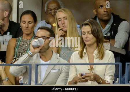 FLUSHING NY- Settembre 03: Jeremy Piven, Bridget Moynahan, giorno dieci del 2014 US Open al USTA Billie Jean King National Tennis Center il 3 settembre 2014 nel quartiere di lavaggio del Queens Borough of New York City People: Jeremy Piven, Bridget Moynahan Foto Stock