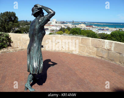 Geraldton, Western Australia-October 10, 2010: HMAS Sydney II Memorial-The donna in attesa Foto Stock