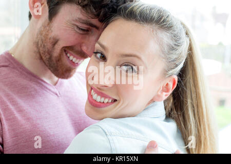 Coppia giovane In amore Foto Stock
