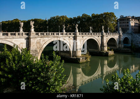 Ponte di Castel Sant'Angelo bridge. Roma, Italia Foto Stock