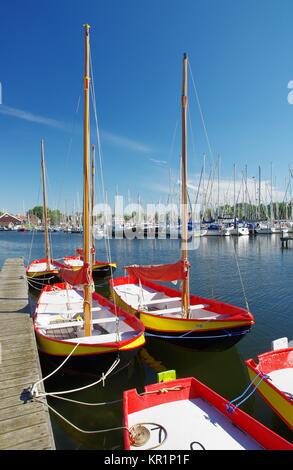 Barche nel porto di Brouwershaven, Schouwen-Duiveland, Paesi Bassi del Sud Foto Stock
