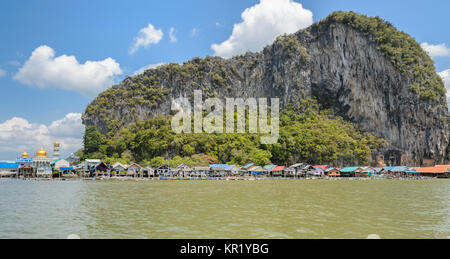 Ko Panyi o Koh Panyee, floating villaggio di pescatori in Phang Nga, Thailandia Foto Stock