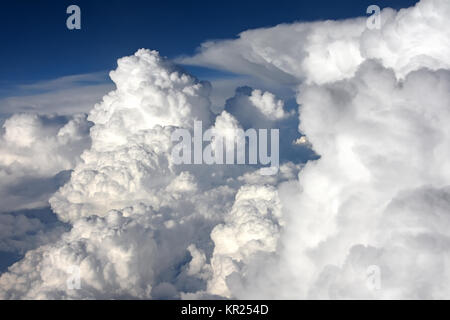 Grandi nuvole bianche, vista aerea Foto Stock
