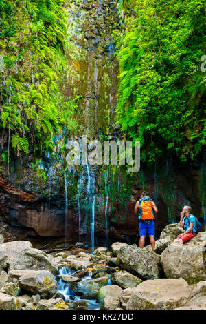 La gente in un canyon. Foto Stock