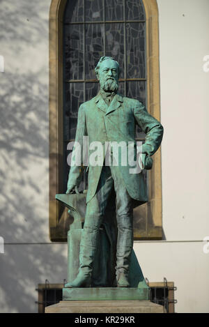 Alfred groppa monumento, mercato, cibo, Renania settentrionale-Vestfalia, Germania, Alfred-Krupp-Denkmal, Markt, Essen, Nordrhein-Westfalen, Deutschland Foto Stock