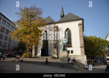 Alfred groppa monumento, mercato, cibo, Renania settentrionale-Vestfalia, Germania, Alfred-Krupp-Denkmal, Markt, Essen, Nordrhein-Westfalen, Deutschland Foto Stock