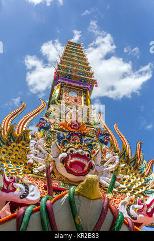 Dettaglio della cremazione balinese torre durante la cerimonia della cremazione - Ngaben in Ubud, Bali, Indonesia. Foto Stock