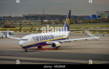 Ryan Air Flugzeug, aeroporto la bellezza del campo, Brandeburgo, Germania, Flughafen Schönefeld, Deutschland Foto Stock