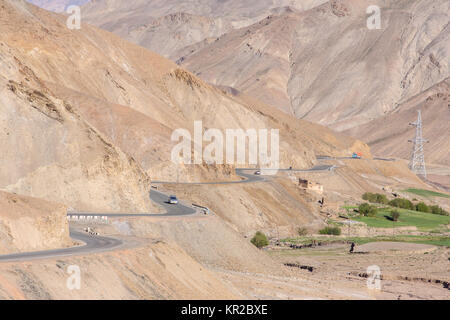 Fotula passare sulla strada tra Srinagar e Leh in Jammu e Kashmir India Foto Stock