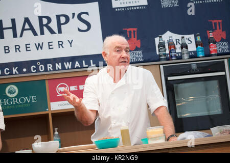 Rick Stein la cottura a Padstow Festival di Natale Foto Stock