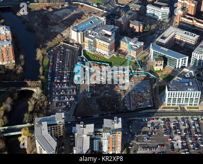 Vista aerea di uno sviluppo su Whitehall Road, Leeds, Regno Unito Foto Stock