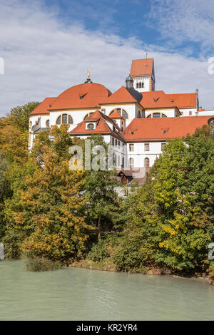 Il fiume Lech e St. Mang in autunno Foto Stock