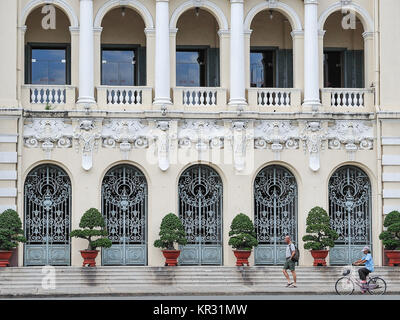 Facciata di Ho Chi Minh City Hall di Ho Chi Minh City. Costruito in stile coloniale francese era conosciuto come Hotel de Ville. Foto Stock