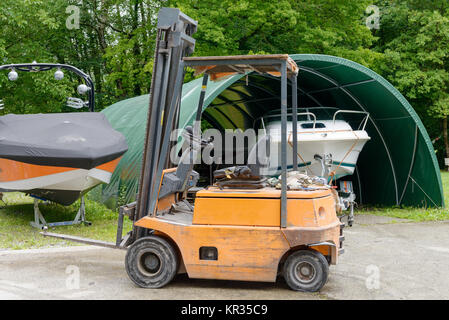 Il caricatore del carrello impilatore di pallet equipaggiamento del carrello Foto Stock