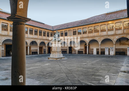 Università pubblica di Oviedo, Principato delle Asturie, fondata nel XVI secolo da un Arcivescovo Fernando Valdés Salas, Inquisitore generale della Foto Stock