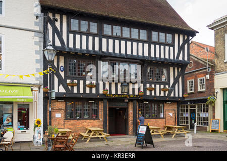 La testa della regina public house (inizio XVI secolo). Il Grade ii Listed. Market Place, Newark-on-Trent, Nottinghamshire, England, Regno Unito Foto Stock