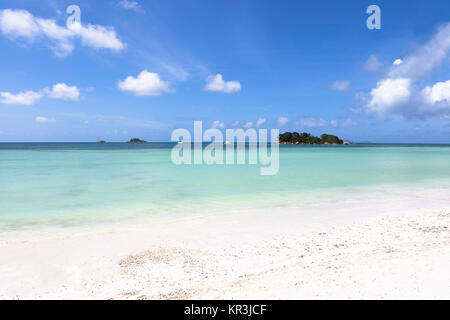 Paradise beach panorama, Anse Volbert presso l'isola di Praslin, Seicelle Foto Stock