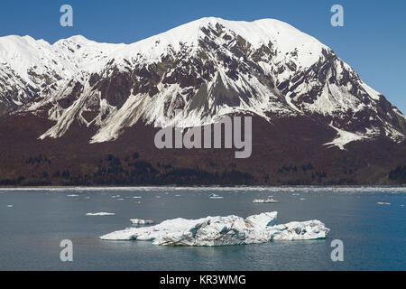 Grosso Iceberg vicino al ghiacciaio Hubbard in Alaska Foto Stock