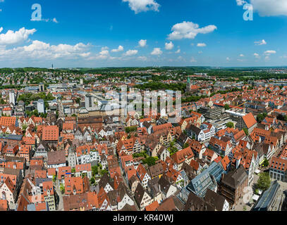 Vista panoramica su Ulm, girato dalla torre della cattedrale sul giorno Foto Stock