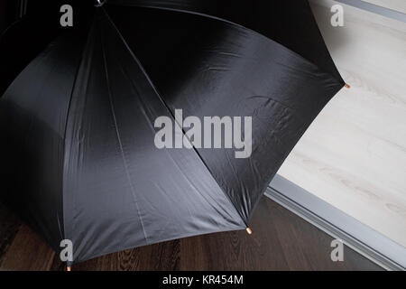 Ombrello nero Foto Stock