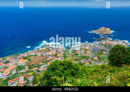 Vista aerea di un villaggio. Foto Stock