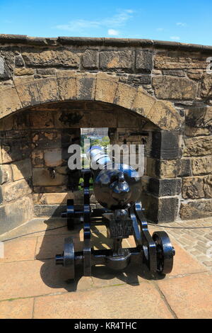 Il cannone nel castello di Edimburgo, Regno Unito Foto Stock