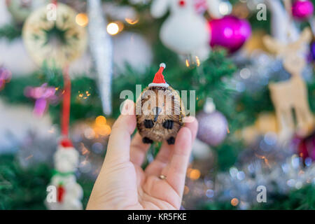 Stretta di mano azienda australiana decorazione di Natale nella parte anteriore dell albero di Natale Foto Stock