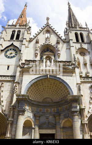 Torre di San Giovanni Battista nella cattedrale di Lione, Francia Foto Stock