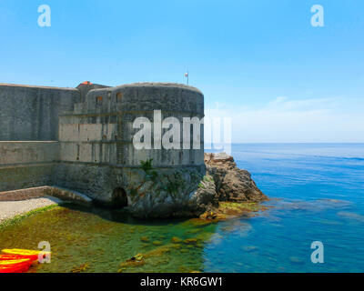 Dubrovnik Croazia - Giugno 07, 2015: vista sulla fortezza e marina nella città vecchia Foto Stock